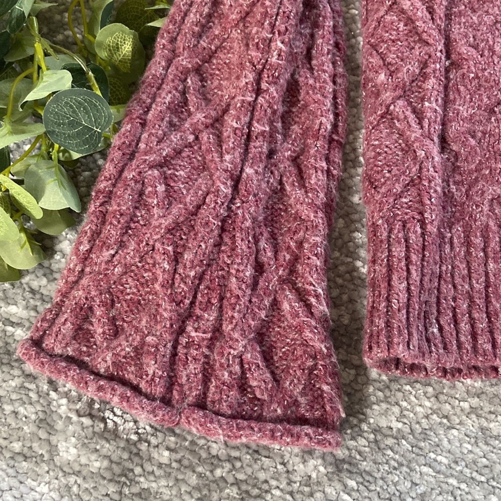 Universal Threads Sweater - Picture 2 of 3